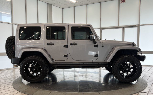Used 2015 Jeep Wrangler Unlimited Sahara w/ Dual Top Group AWD/4WD image 8