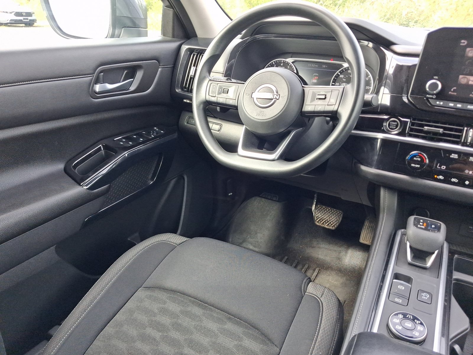 Used 2022 Nissan Pathfinder S AWD/4WD image 22