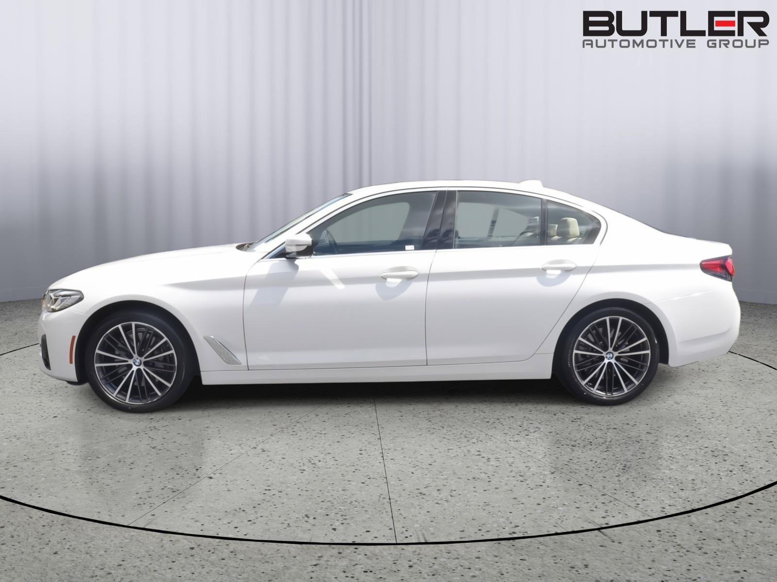Used 2023 BMW 540i w/ Premium Package RWD image 2