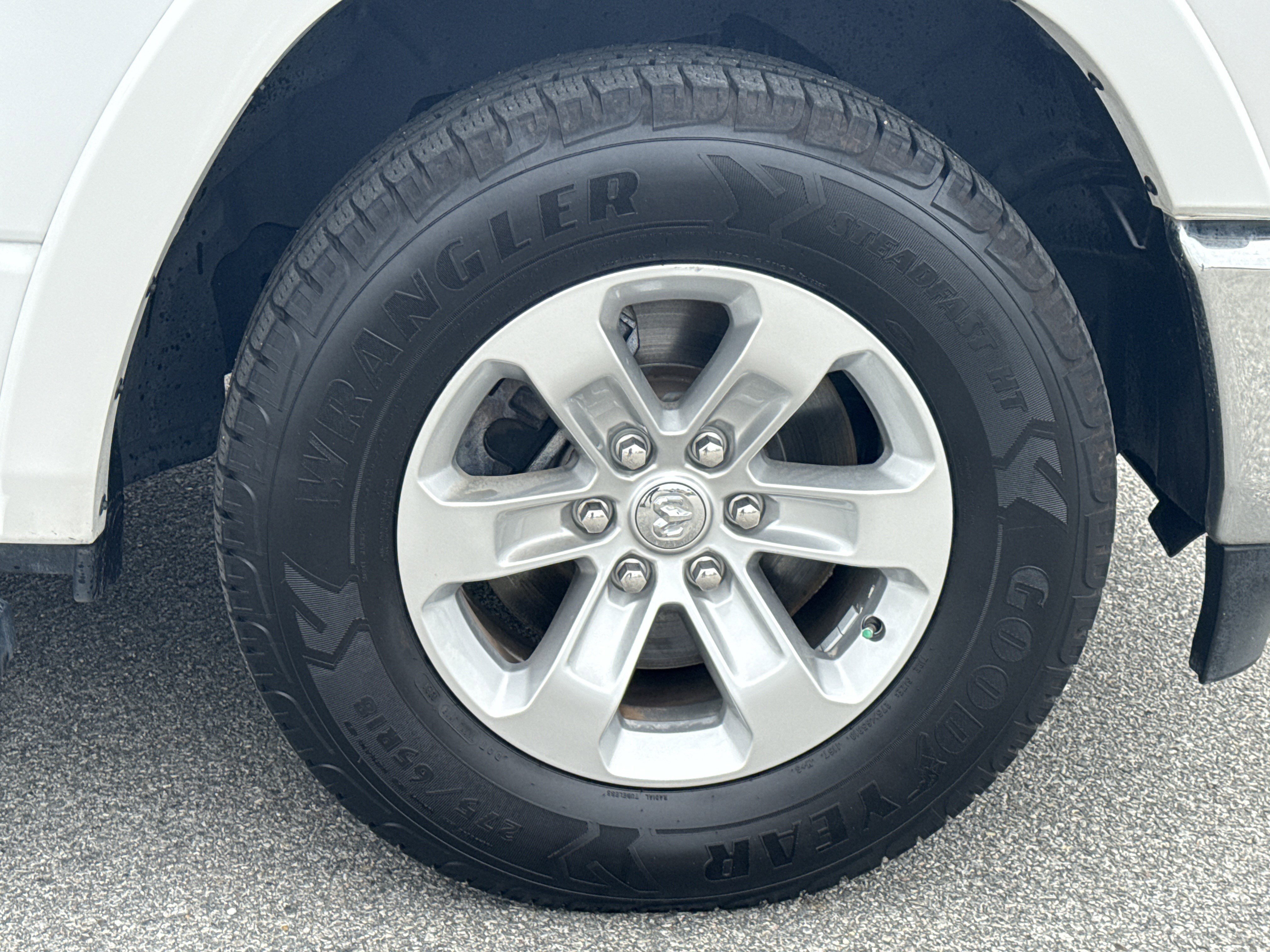 Used 2019 RAM 1500 Laramie image 12