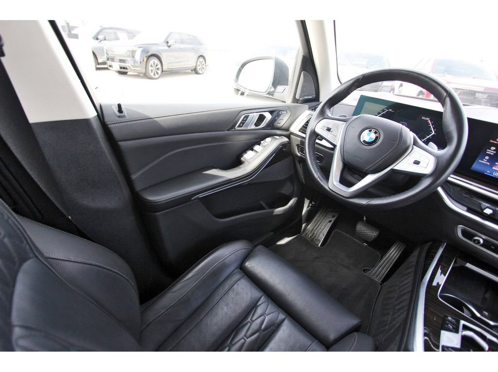 Used 2025 BMW X7 xDrive40i image 8