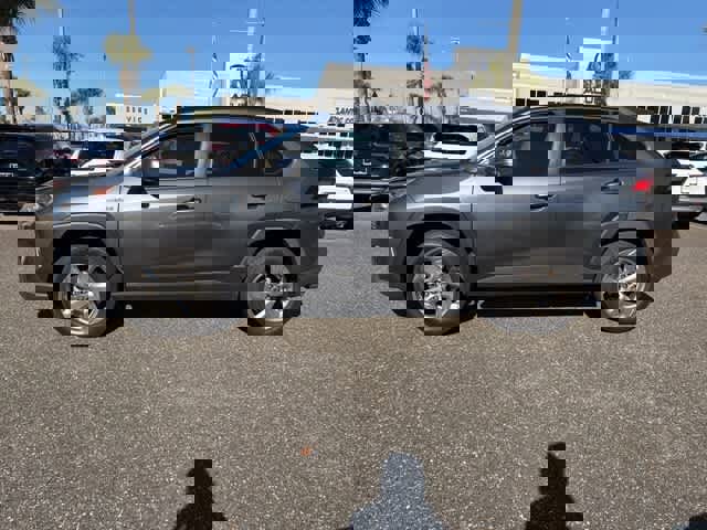 Used 2021 Toyota RAV4 XLE Premium image 3