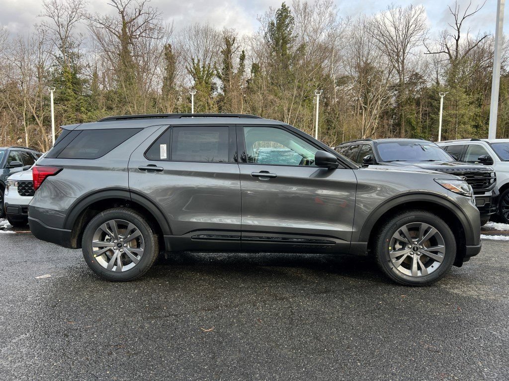 New 2026 Ford Explorer Active w/ Active Comfort Package AWD/4WD image 3