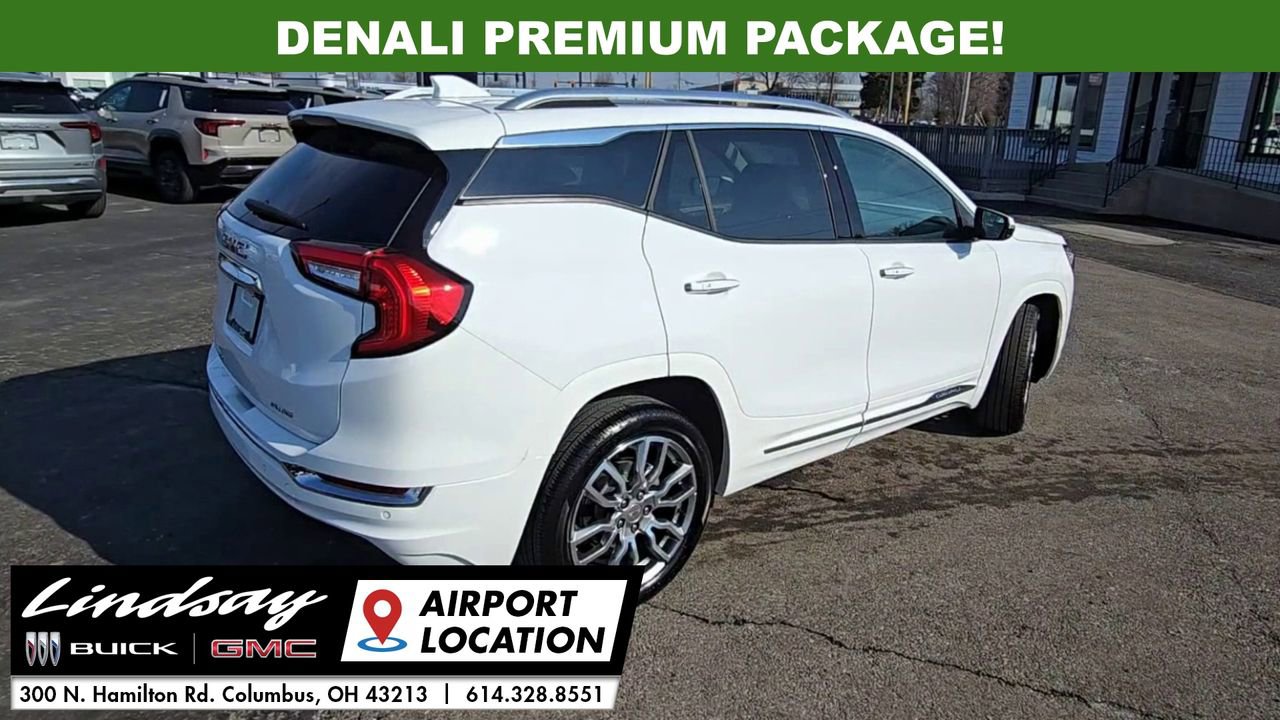 Used 2023 GMC Terrain Denali w/ Denali Premium Package image 9