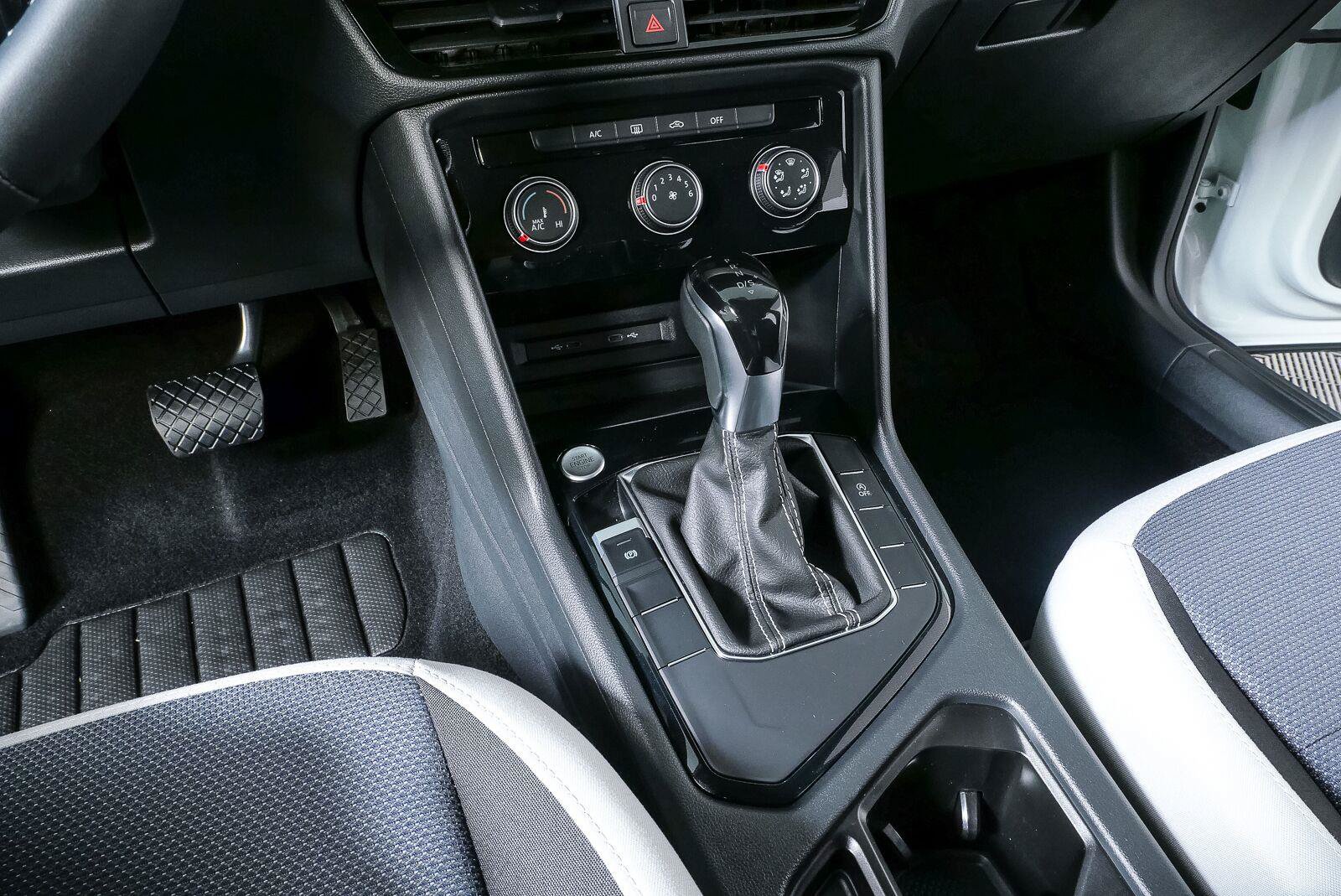 Certified 2025 Volkswagen Taos S FWD image 15