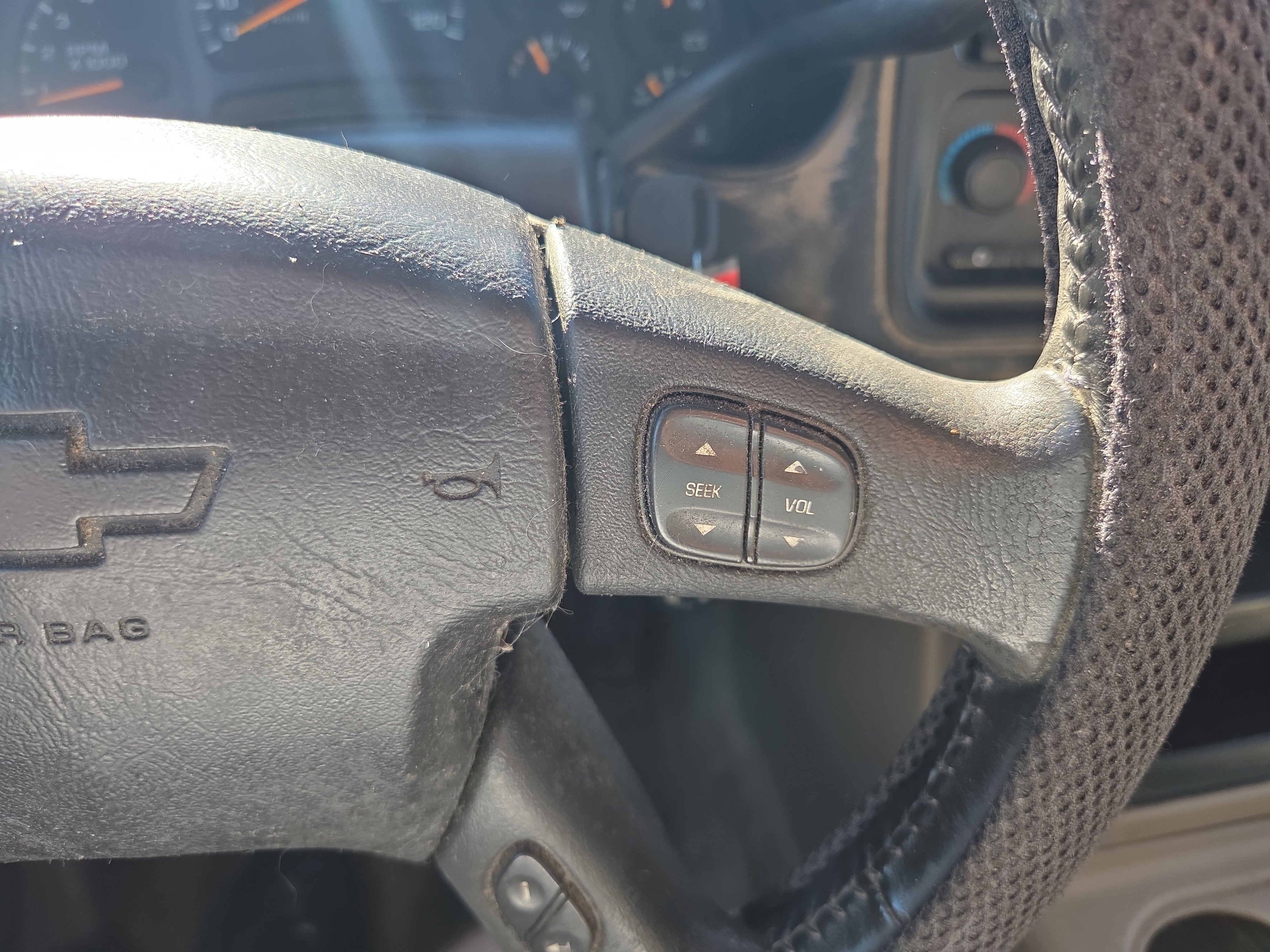 Used 2005 Chevrolet Suburban LT w/ Preferred Equipment Group RWD image 17