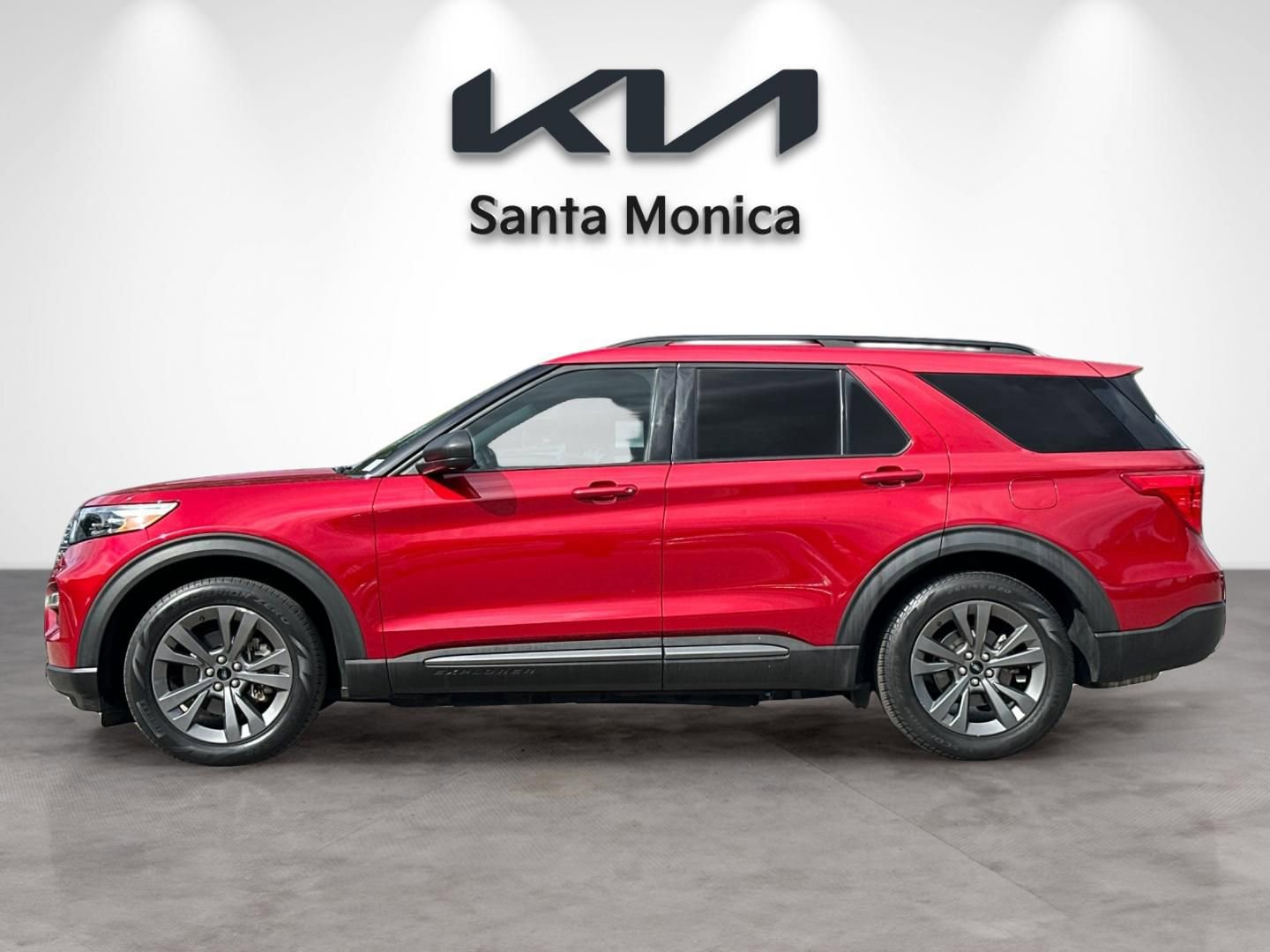 Used 2021 Ford Explorer XLT w/ Equipment Group 202A image 3