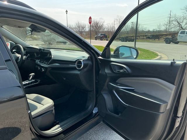 New 2026 Chevrolet Trax ACTIV w/ Sunroof Package FWD image 16