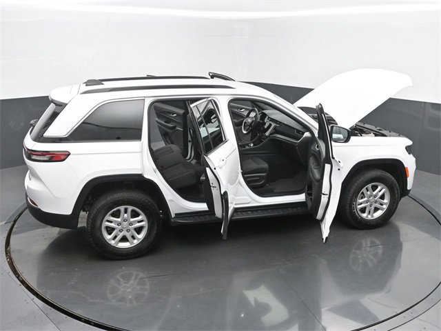 Used 2024 Jeep Grand Cherokee Laredo image 65