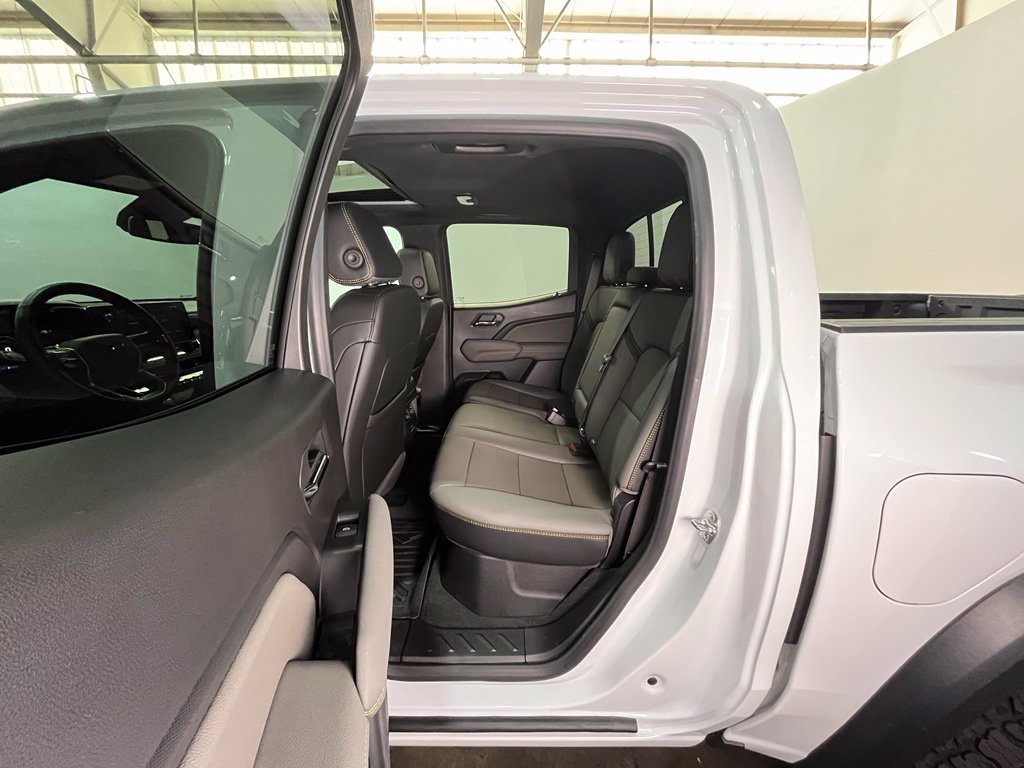 Used 2025 Chevrolet Colorado ZR2 w/ Technology Package AWD/4WD image 17