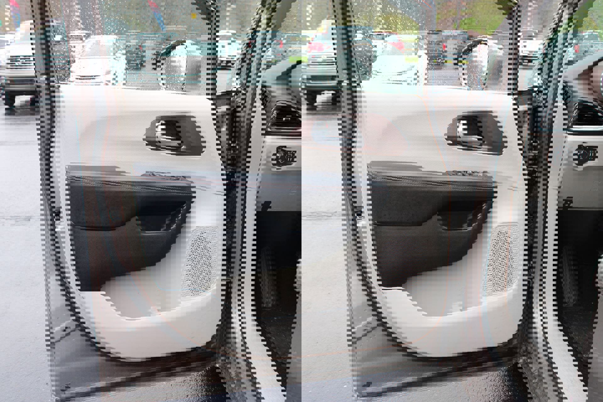 Used 2017 Chrysler Pacifica Touring-L image 12