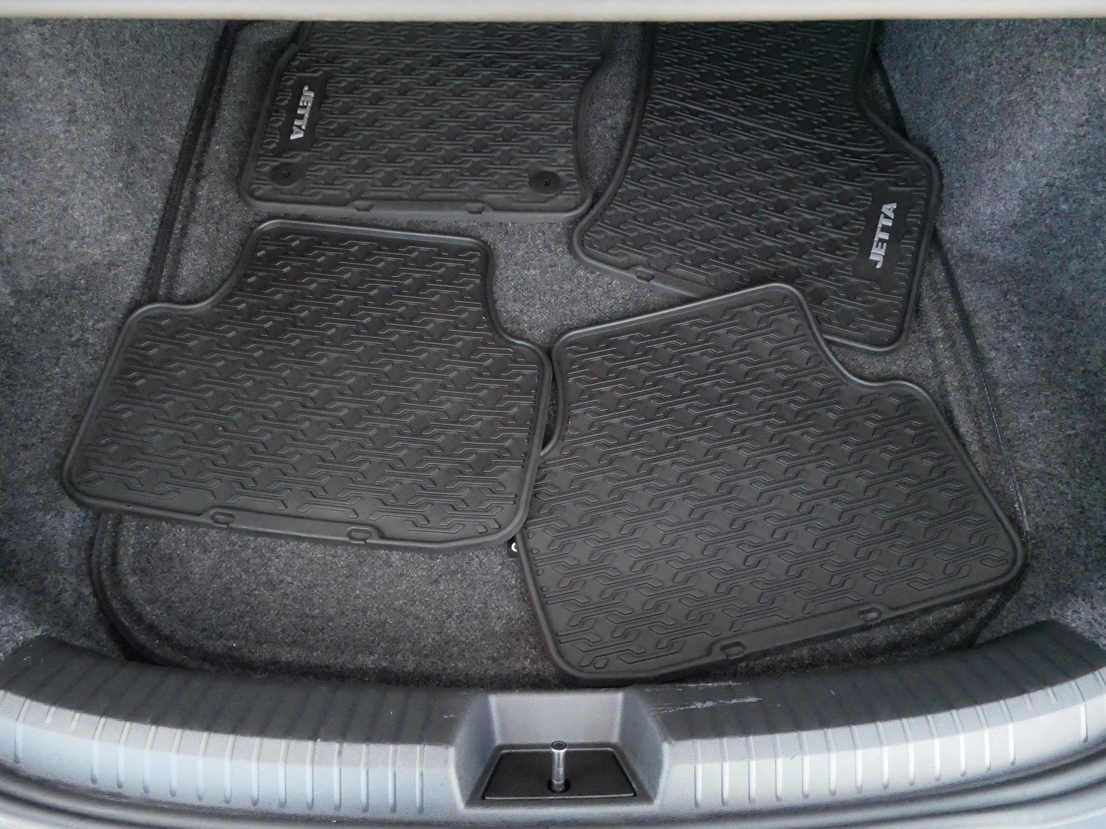 Certified 2025 Volkswagen Jetta SE w/ Sunroof Package image 18