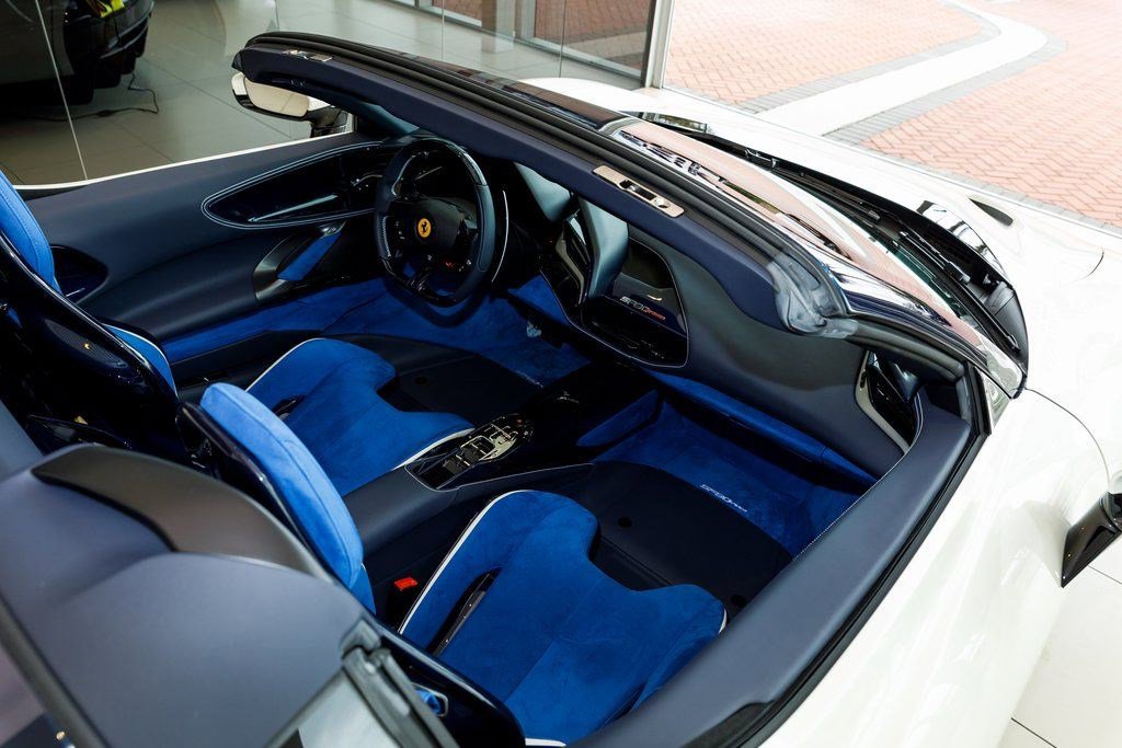 Used 2022 Ferrari SF90 Spider image 35