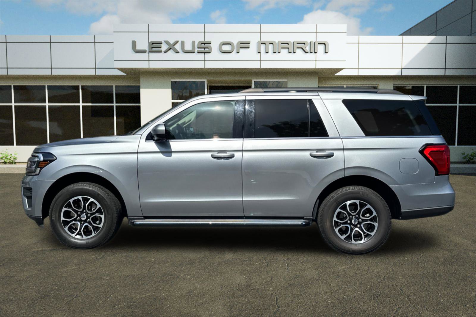 Used 2022 Ford Expedition XLT RWD image 2