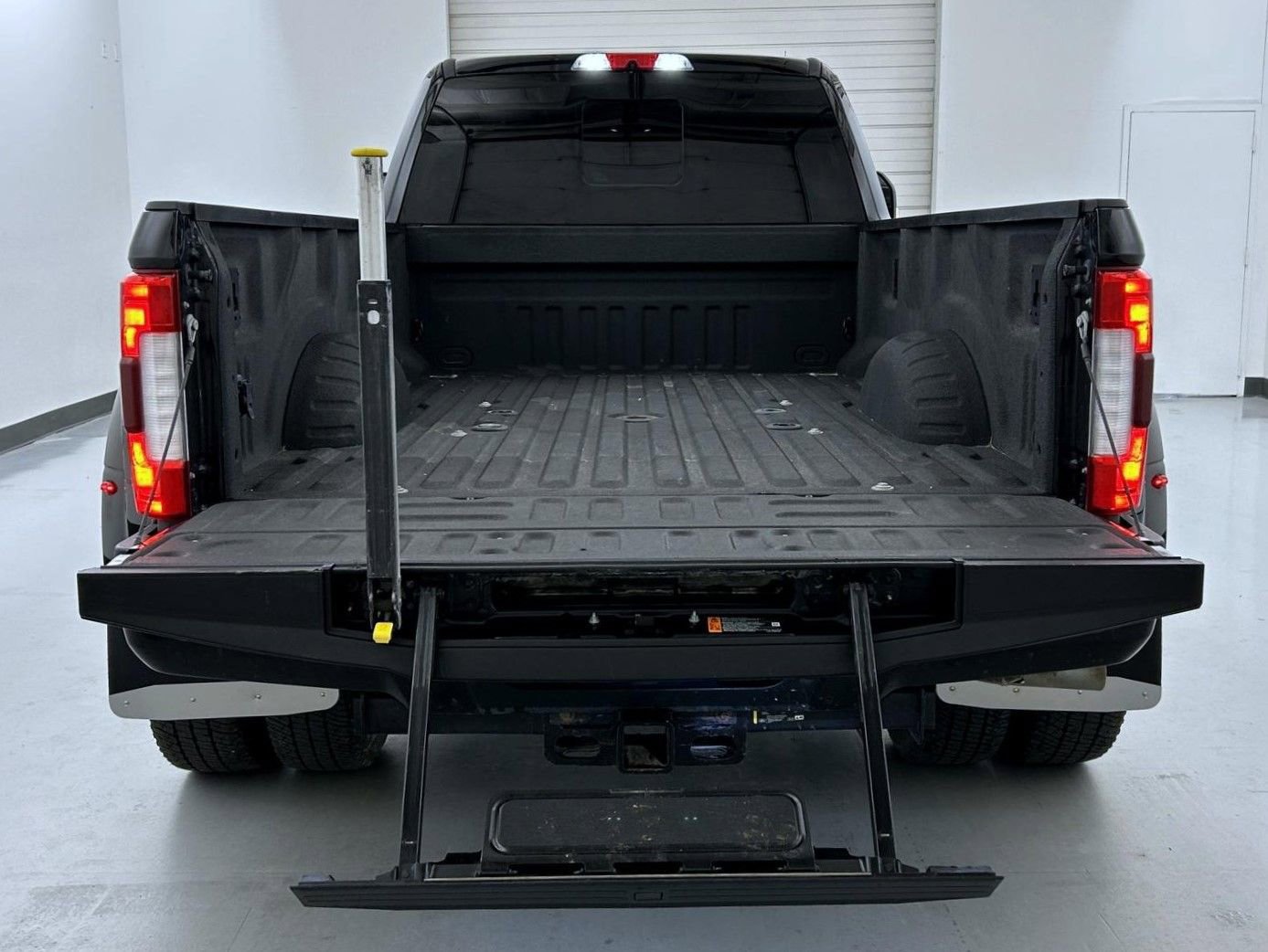 Used 2019 Ford F350 Platinum w/ Platinum Ultimate Package image 22