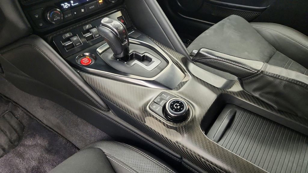 Used 2018 Nissan GT-R Premium image 24