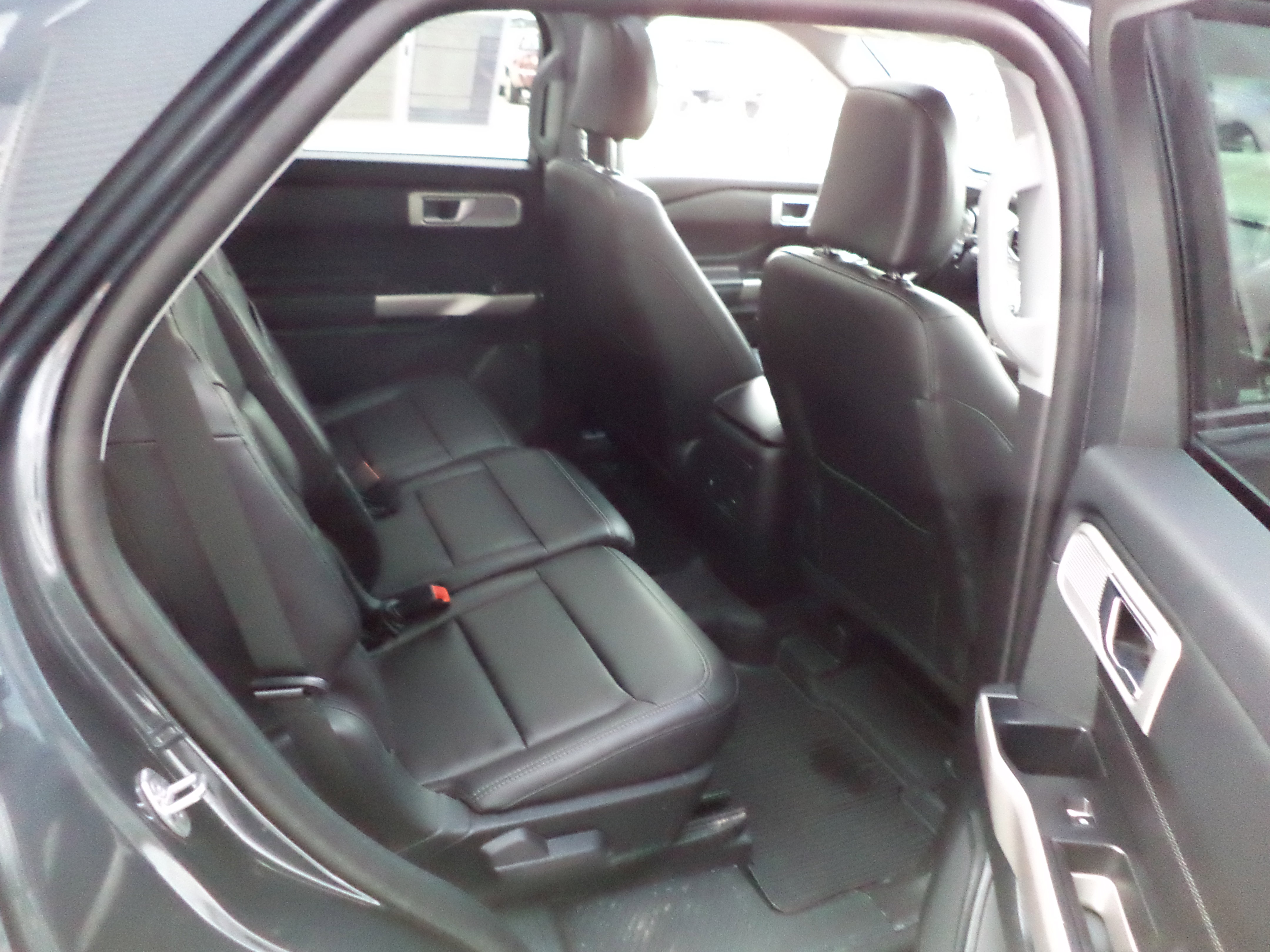 Used 2023 Ford Explorer XLT w/ Equipment Group 202A image 7