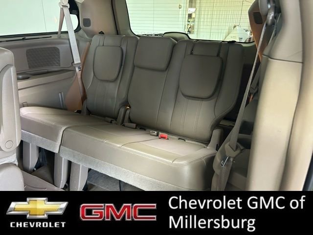 Used 2015 Chrysler Town & Country Touring-L w/ Driver Convenience Group image 23