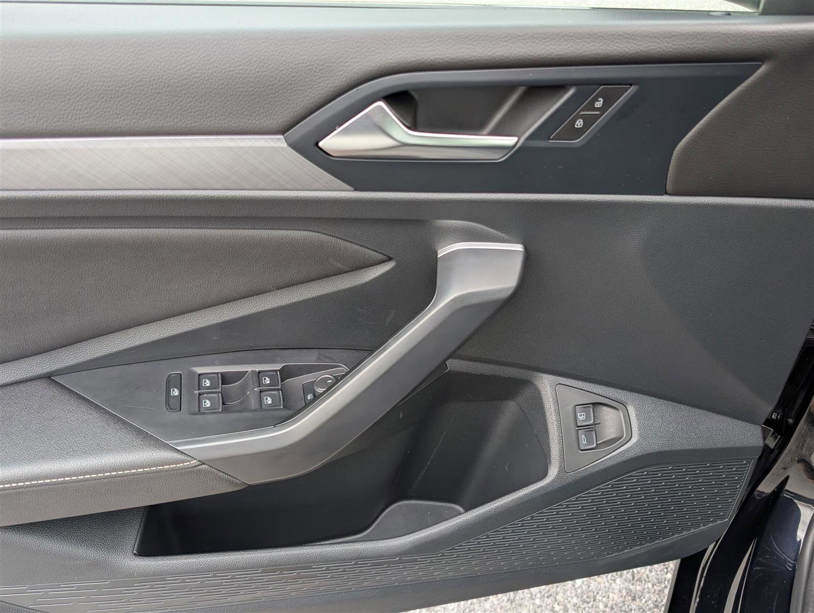 Used 2024 Volkswagen Jetta SE image 18