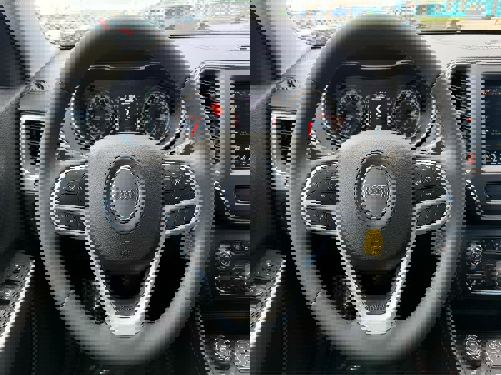 Used 2022 Jeep Cherokee Latitude AWD/4WD image 15