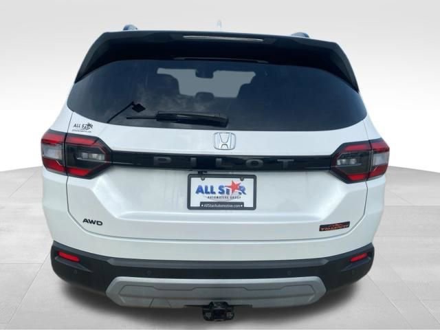 Used 2025 Honda Pilot TrailSport image 5