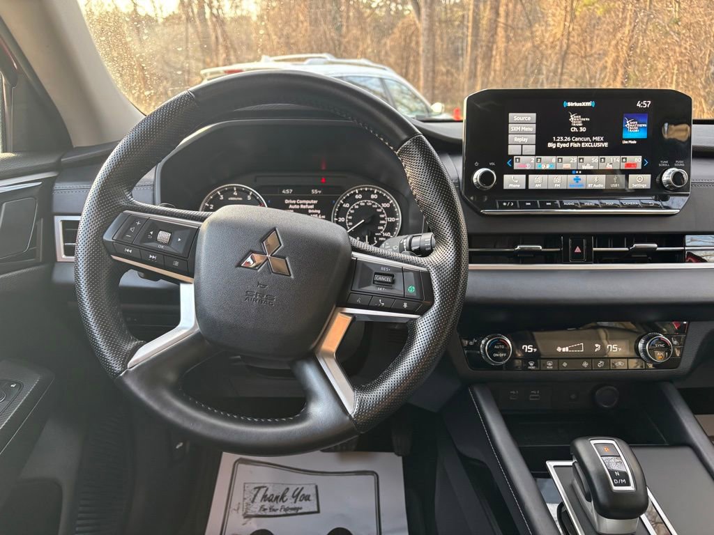 Used 2024 Mitsubishi Outlander SE image 11