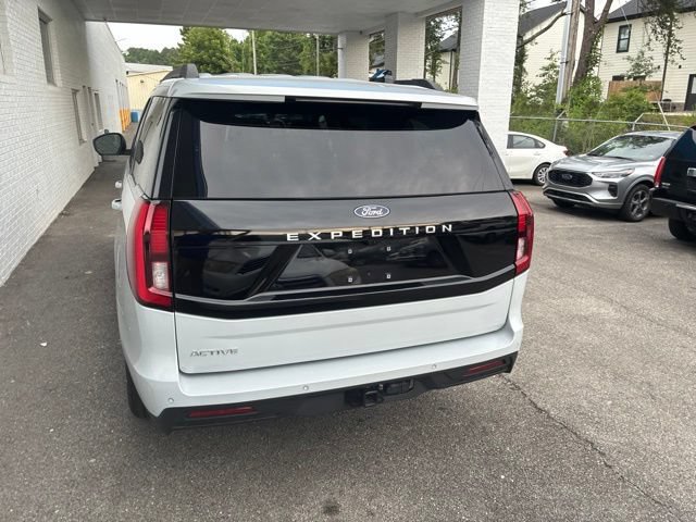Used 2025 Ford Expedition Active RWD image 18