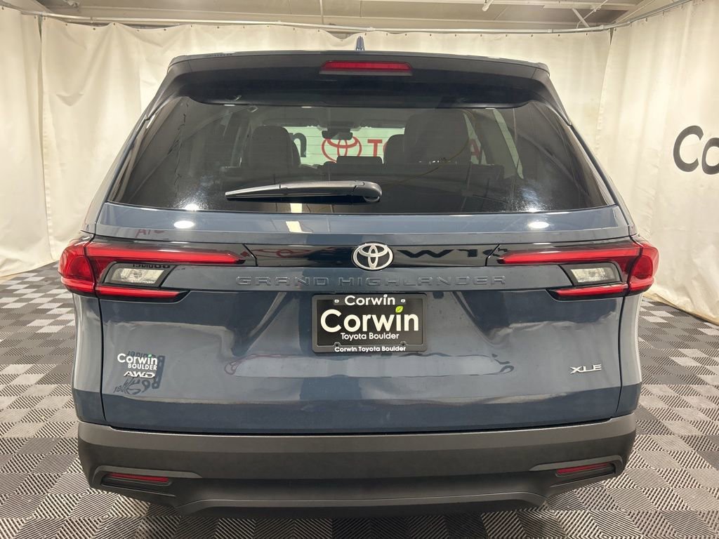 Used 2025 Toyota Grand Highlander AWD image 8