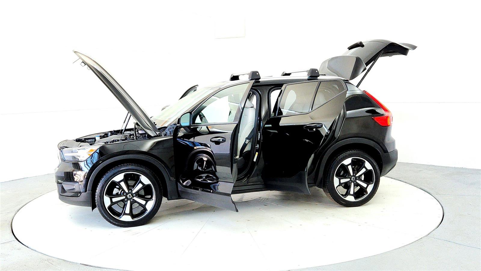 Used 2021 Volvo XC40 T5 Momentum w/ Premium Package image 10