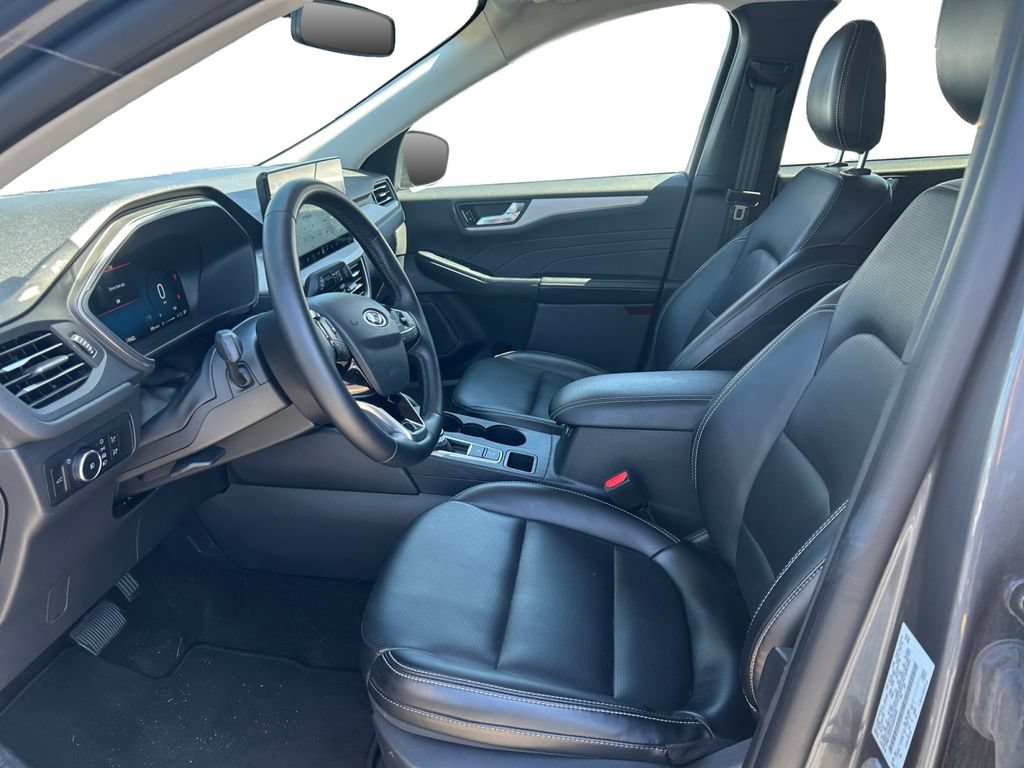 Used 2025 Ford Escape Platinum AWD/4WD image 13