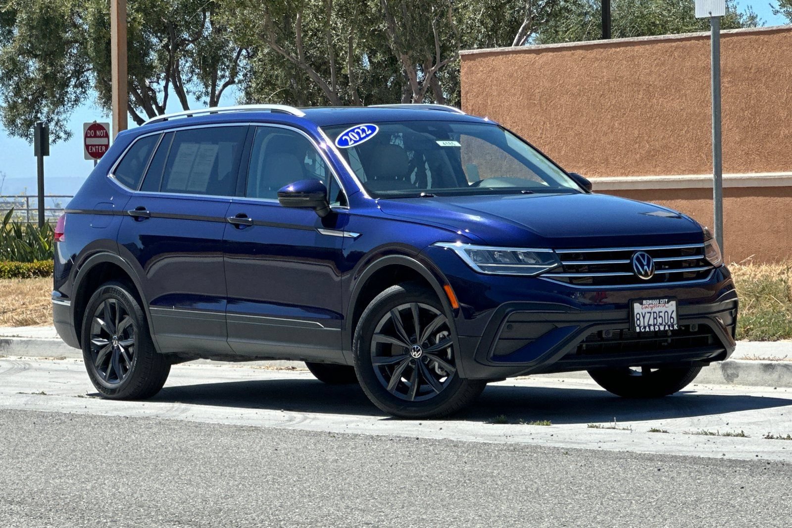 Used 2022 Volkswagen Tiguan SE w/ Panoramic Sunroof Package AWD/4WD image 2