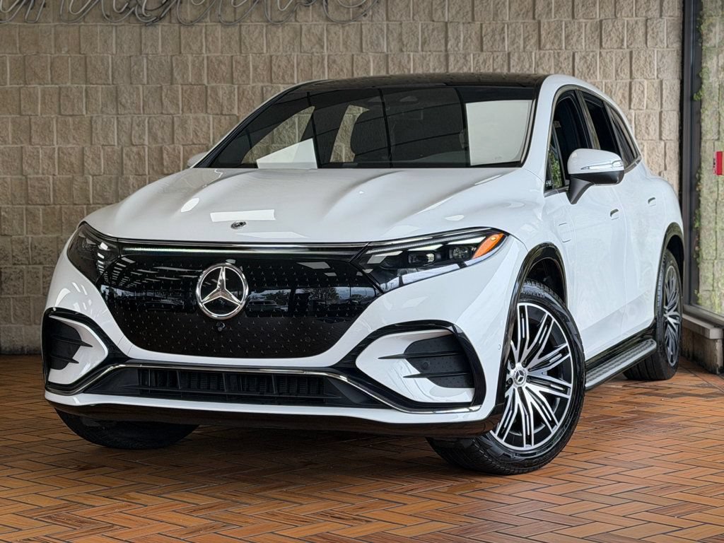 Used 2023 Mercedes-Benz EQS 580 4MATIC SUV image 2