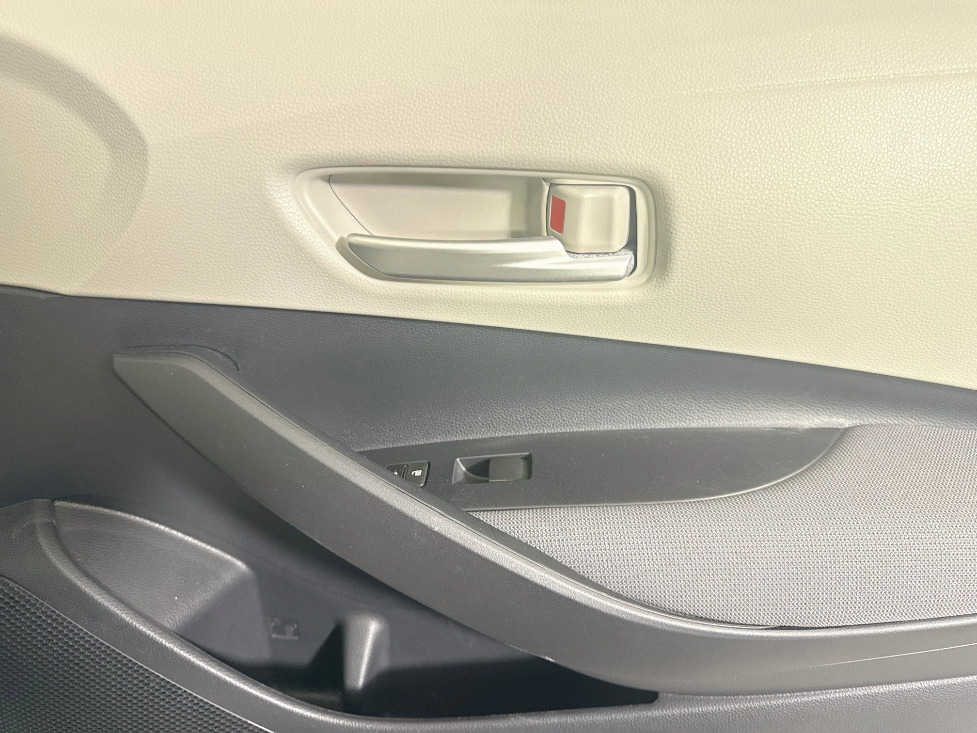Used 2021 Toyota Corolla LE w/ LE Convenience Package FWD image 31