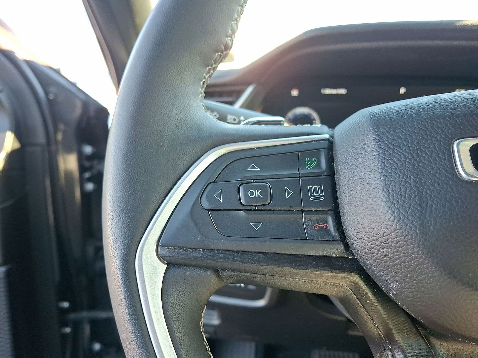 Used 2023 Jeep Grand Cherokee Altitude image 23