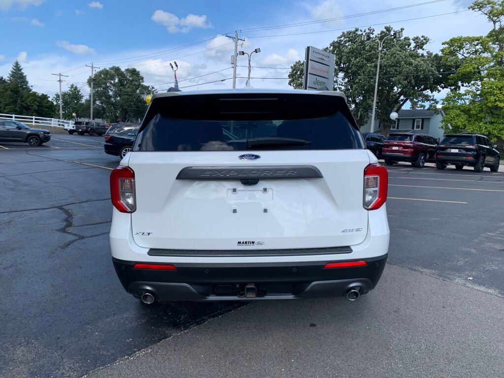 Used 2021 Ford Explorer XLT w/ Equipment Group 202A image 7