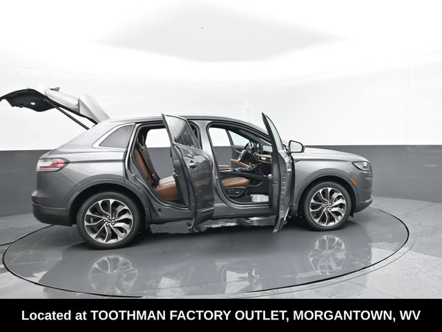 Used 2021 Lincoln Nautilus Reserve AWD/4WD image 32