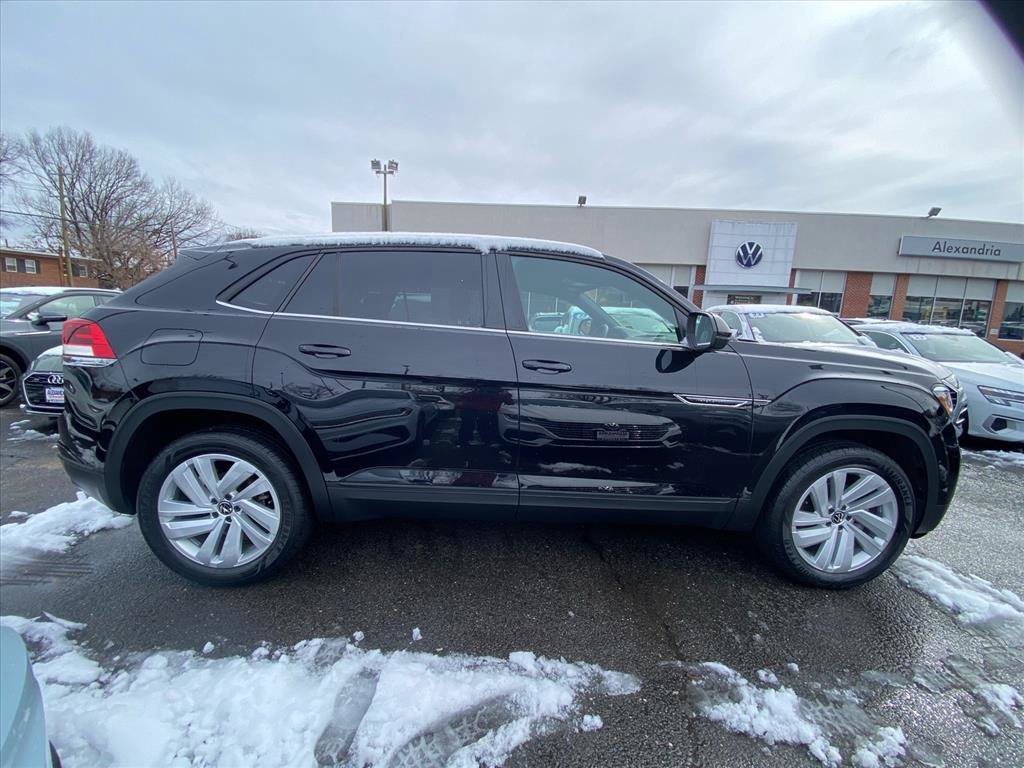Used 2022 Volkswagen Atlas Cross Sport SE w/ Panoramic Sunroof Package AWD/4WD image 2