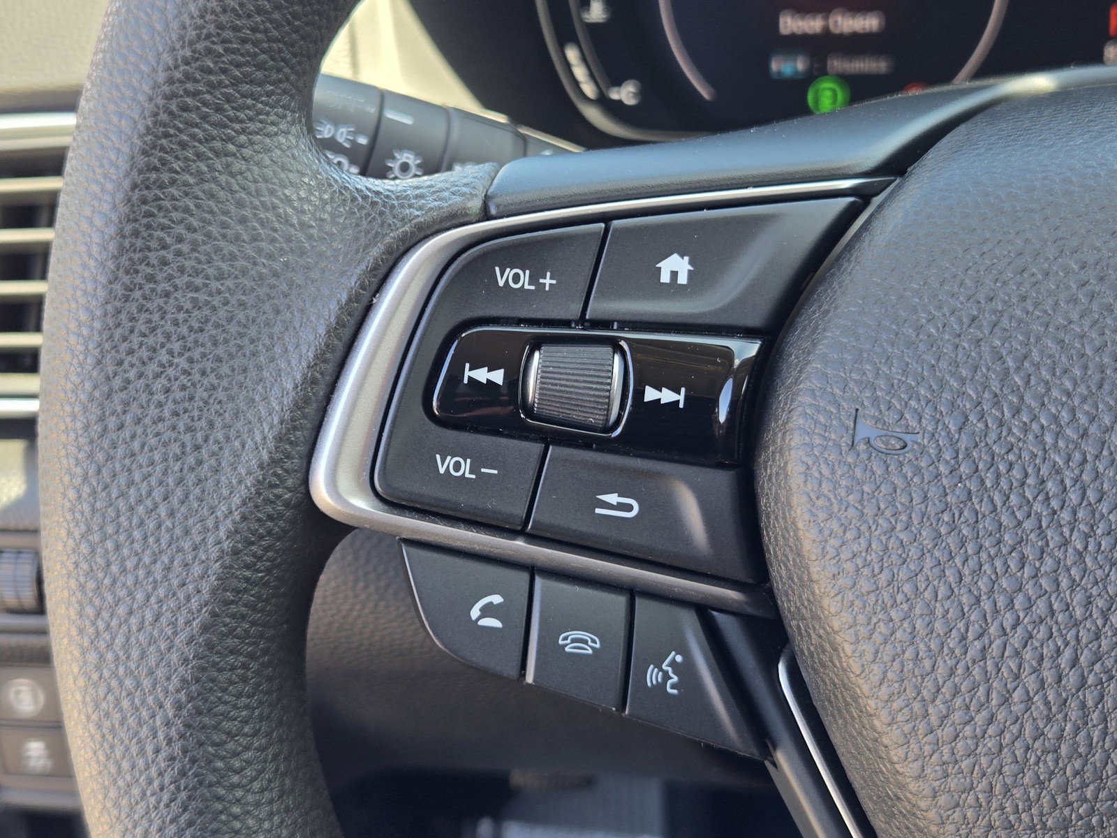 Used 2018 Honda Accord EX image 24