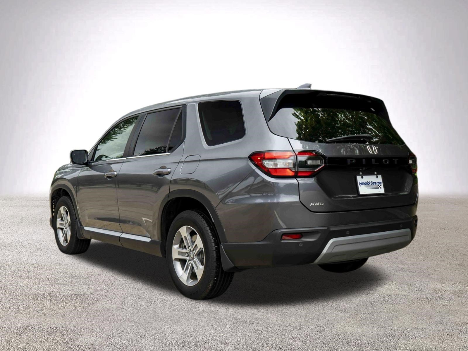 Used 2025 Honda Pilot EX-L image 7