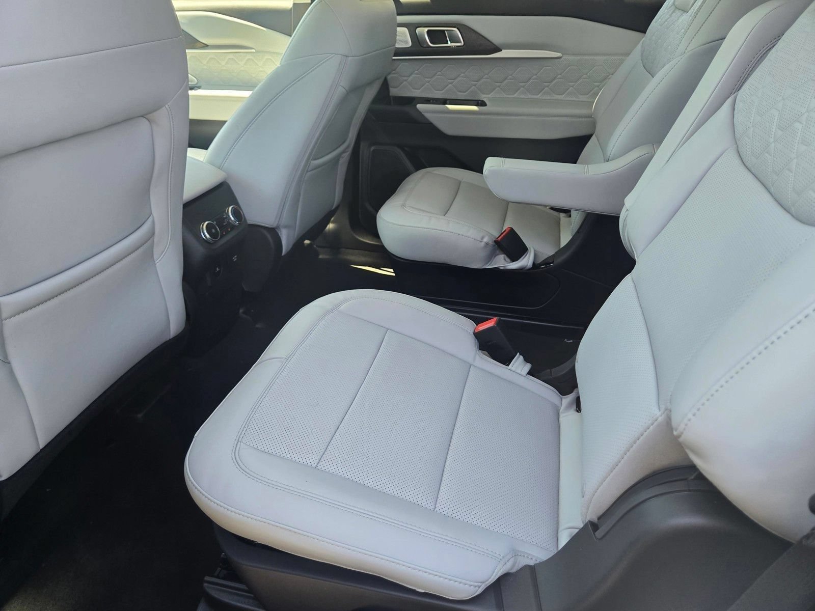 New 2026 Ford Explorer Platinum w/ LUX Leather Package AWD/4WD image 14