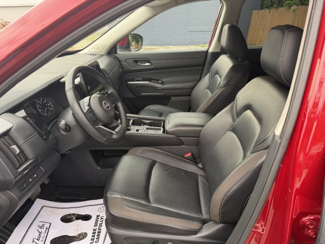 Used 2024 Nissan Pathfinder SL w/ SL Premium Package FWD image 15