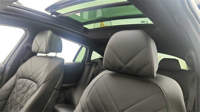 Used 2024 BMW X6 xDrive40i w/ Premium Package image 34