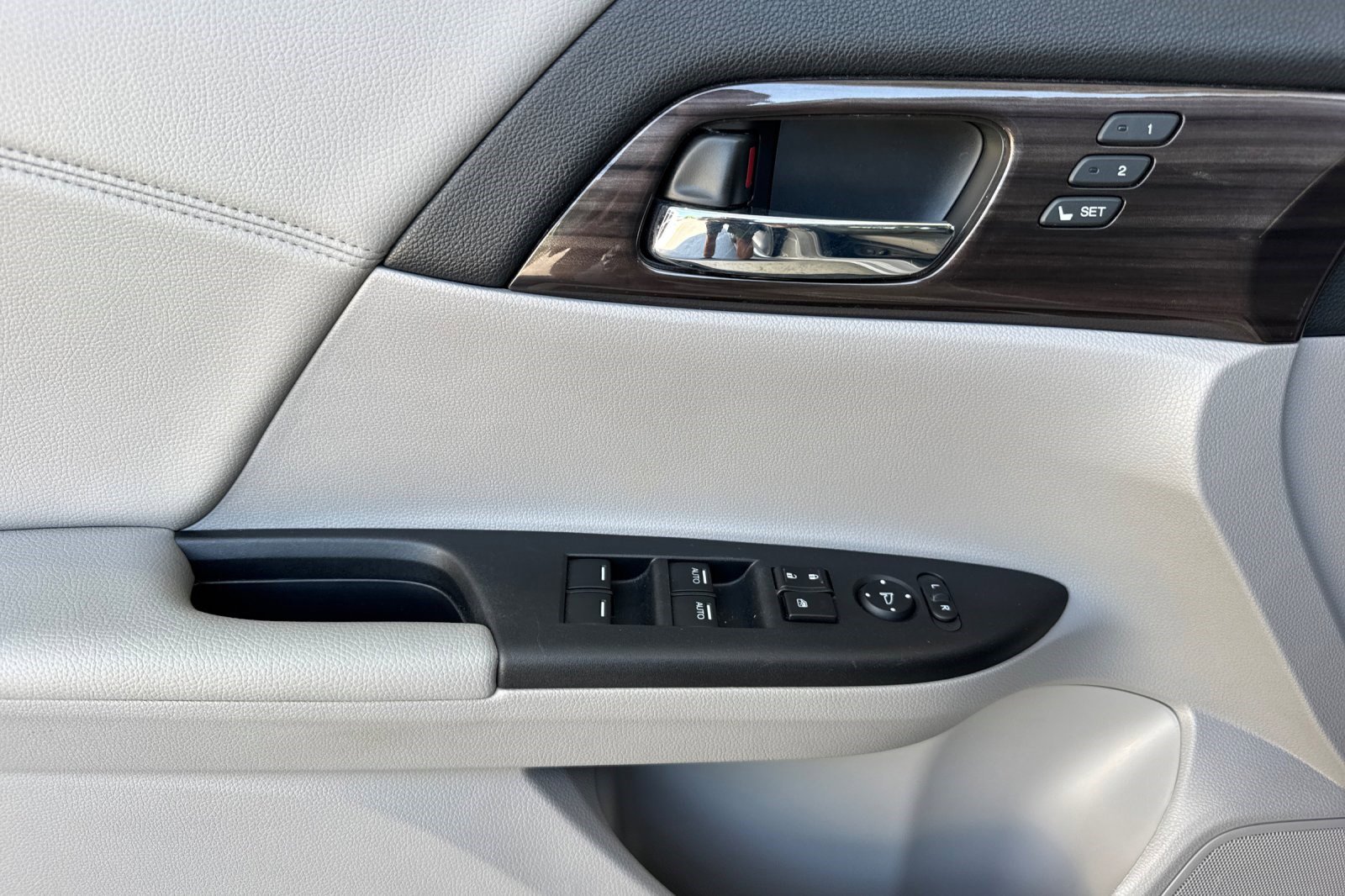 Used 2016 Honda Accord EX-L image 12