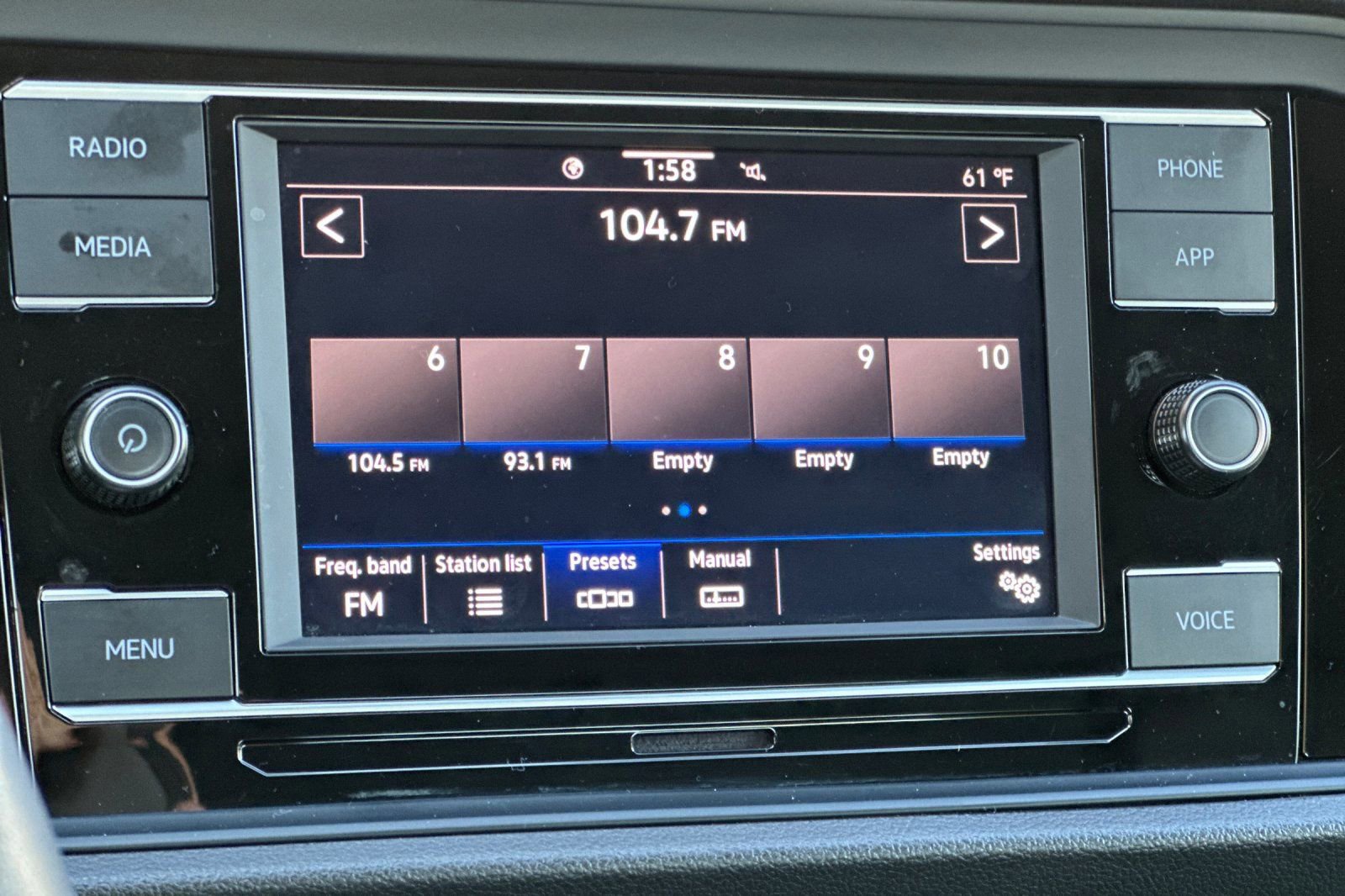 Used 2024 Volkswagen Jetta SE image 18