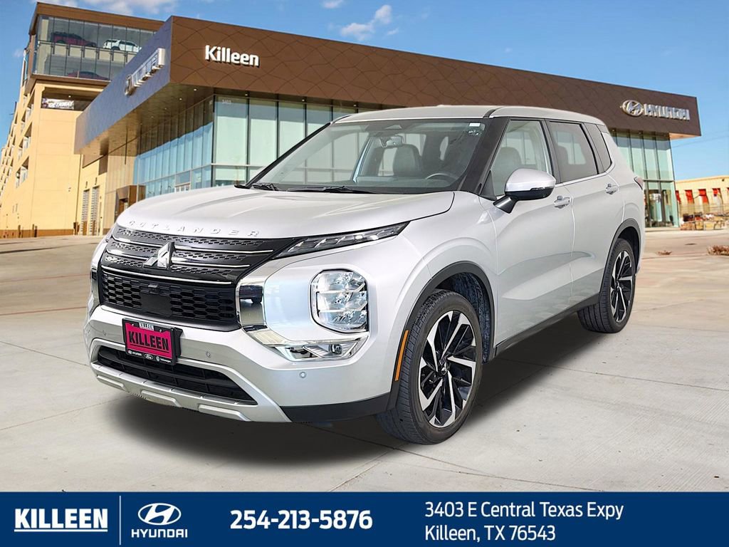 Used 2024 Mitsubishi Outlander SE image 3