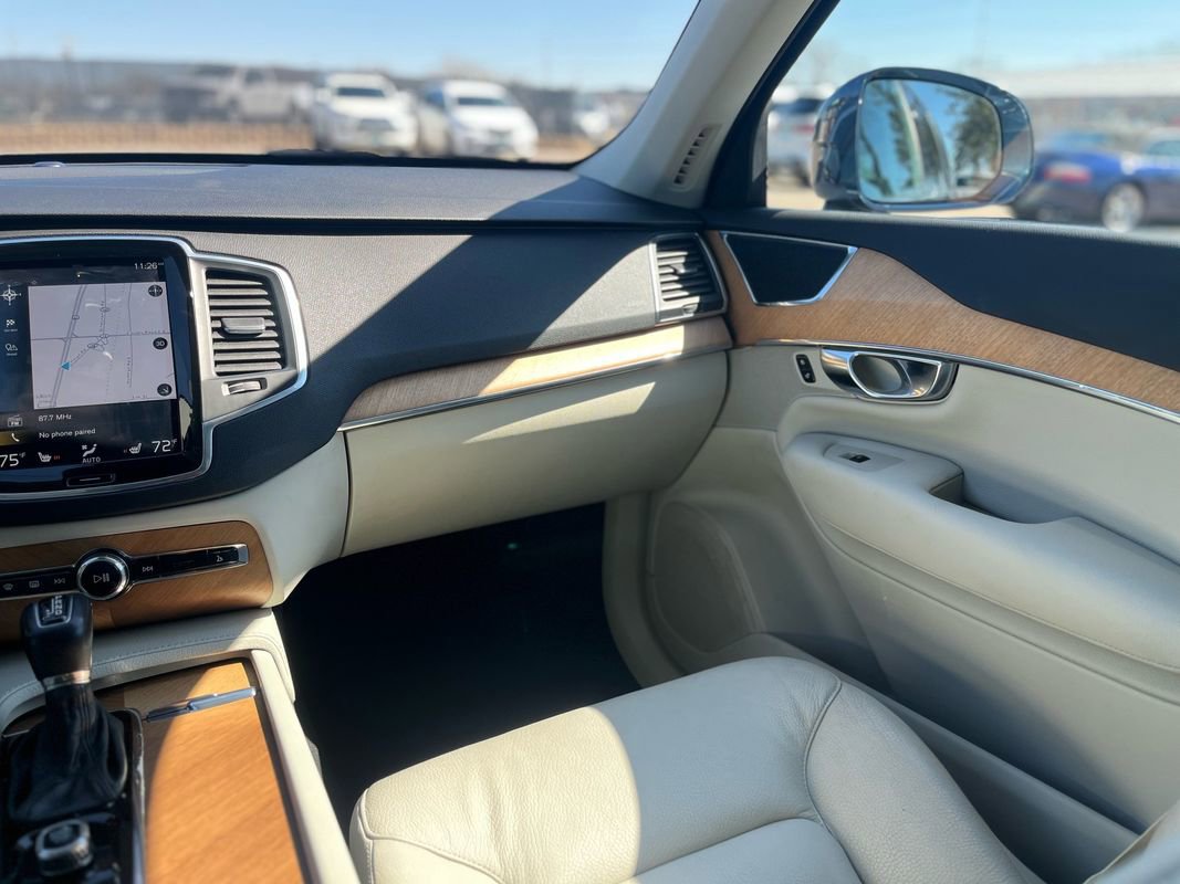 Used 2022 Volvo XC90 T6 Momentum AWD/4WD image 12