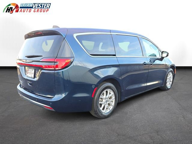Used 2024 Chrysler Pacifica Touring-L FWD image 6