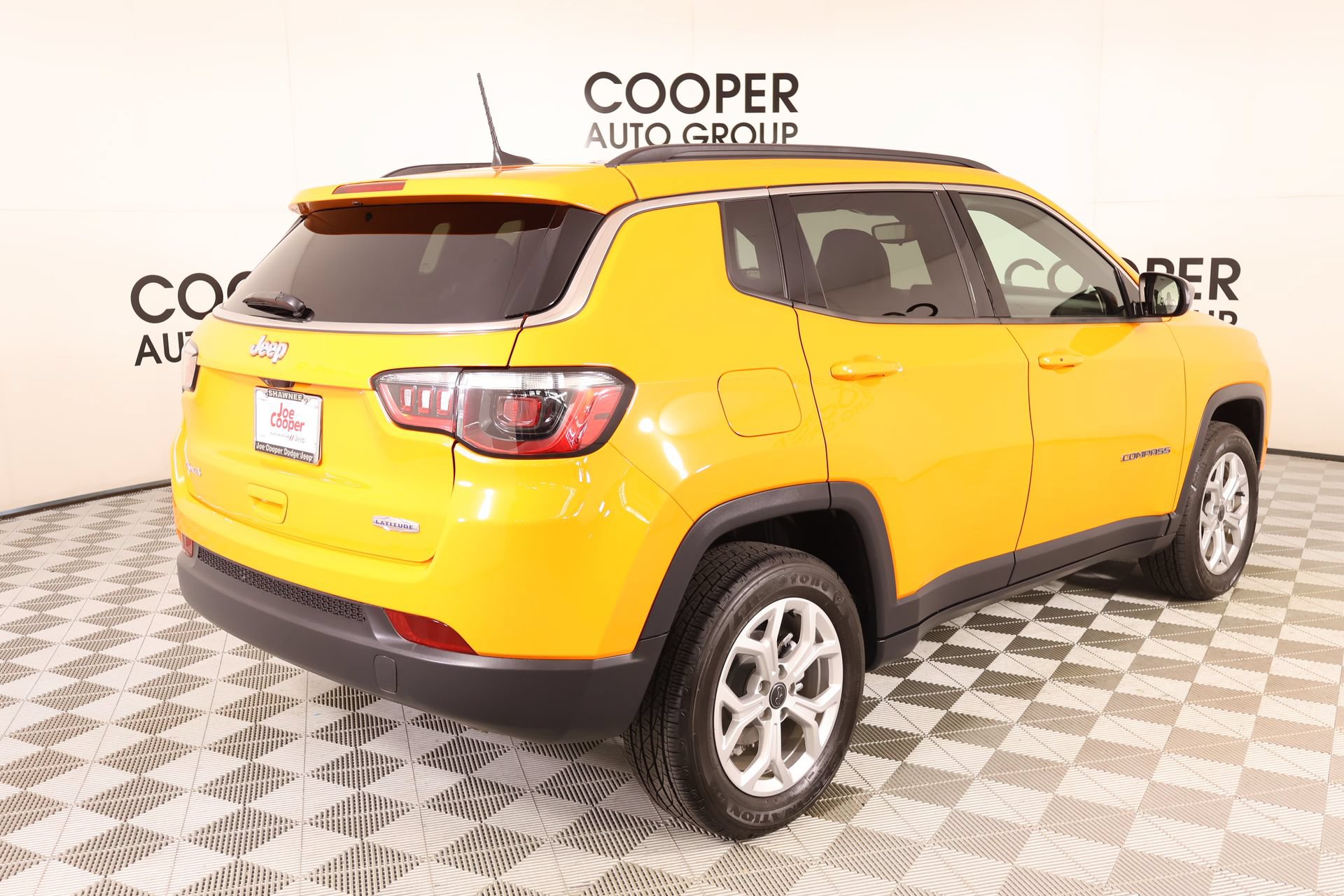 Used 2026 Jeep Compass Latitude AWD/4WD image 19