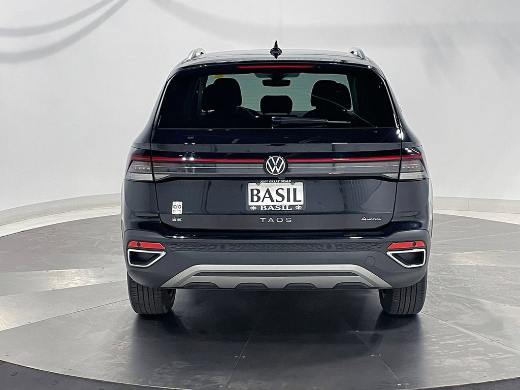 Used 2025 Volkswagen Taos SE AWD/4WD image 12