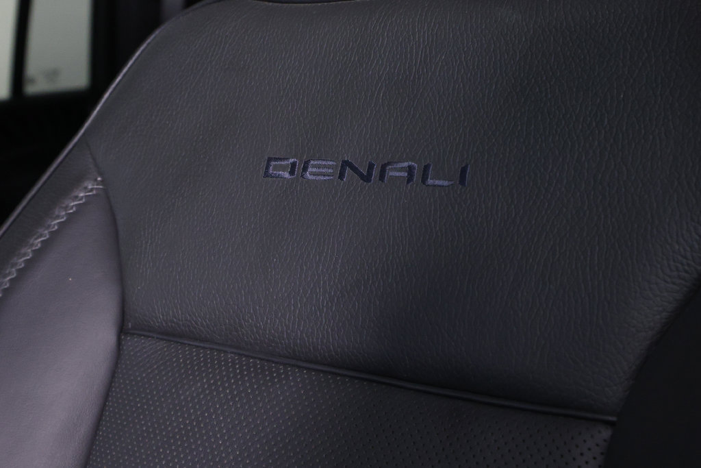 Used 2023 GMC Yukon XL Denali RWD image 39